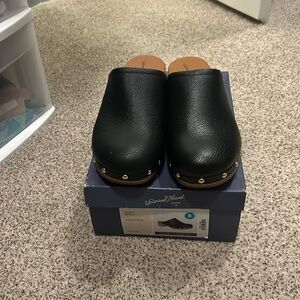 Universal Thread Indra Heels Black